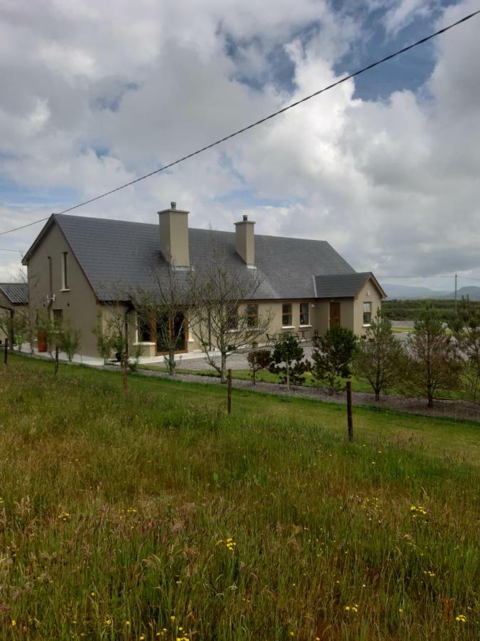 A New U Country Cottage Clynacartan Exterior foto
